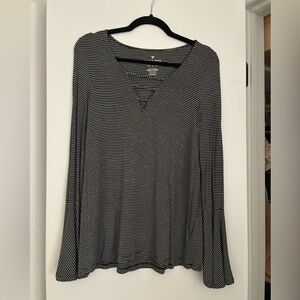 American Eagle Outfitters Black and White Striped Long Sleeve V-Neck Top